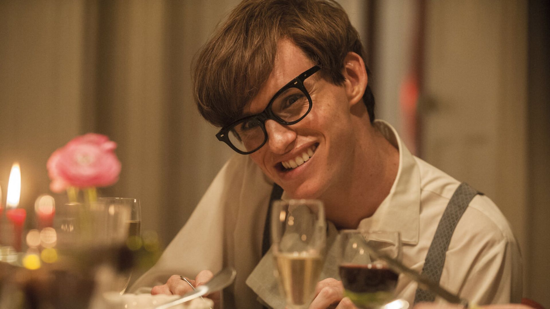 Eddie Redmayne as Stephen Hawking (Image via Netflix)